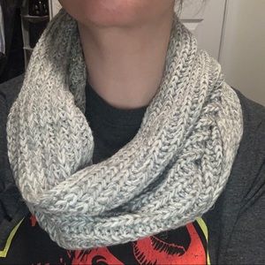 🌦️Come Clean Closet Sale🌦️ NWOT Neck scarf